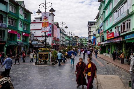 La peatonal de Gangtok, posiblemente la calle más limpia de India