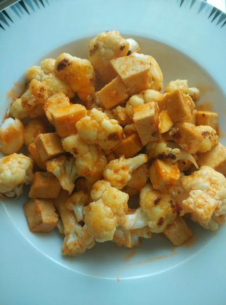 SALTEADO DE COLIFLOR CON TOFU Y SALSA SWEET CHILLI