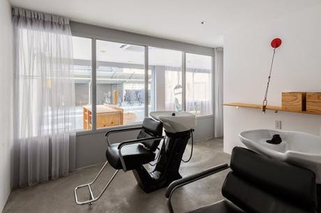 Una peluquería reducida a su mínima expresión, diseño interior en Japón.