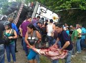 Mira pasa cuando camión carne voltea Venezuela