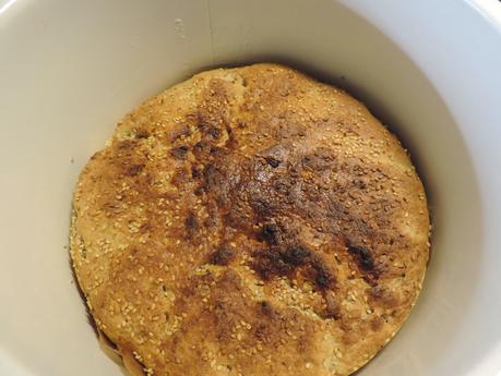 Pan integral de coliflor, bebida de soja con semillas de girasol. amapola, sésamo y lino.