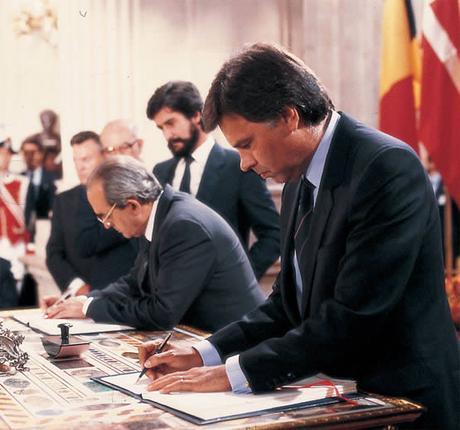 16.3. La integración de España en Europa. España en la Unión Europea. El papel de España en el contexto internacional.