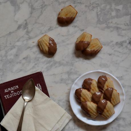 MADELEINES DE CANELA Y CHOCOLATE MADELEINES DE CANELA Y CHOCOLATE