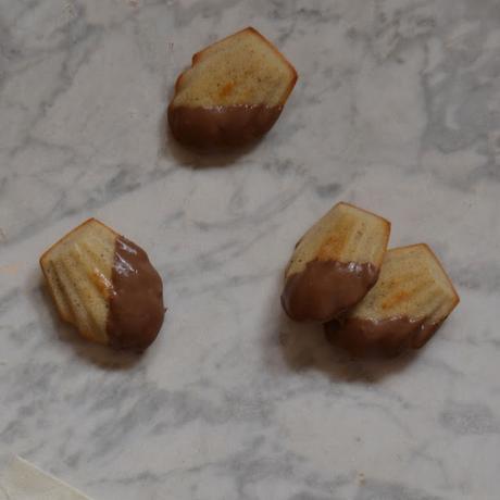 MADELEINES DE CANELA Y CHOCOLATE MADELEINES DE CANELA Y CHOCOLATE