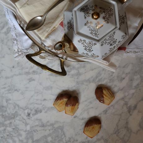 MADELEINES DE CANELA Y CHOCOLATE MADELEINES DE CANELA Y CHOCOLATE