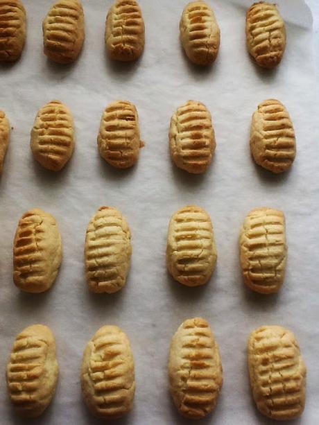 ALFAJORES RELLENOS DE DÁTILES Y ALMENDRA