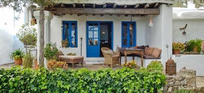 Casona Rustica en Azul y Blanco