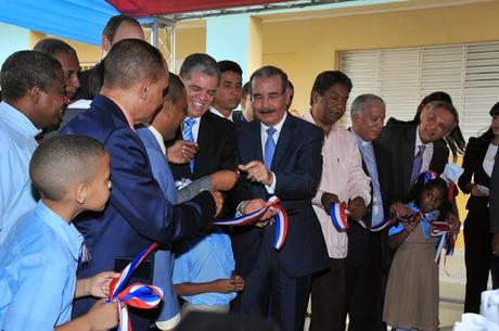 Danilo inauguró centro atención primaria en Jimaní.
