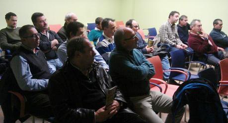 Asistentes a la charla sobre cultivos alternativos en la sede de ASAJA en Peñafiel (Valladolid)