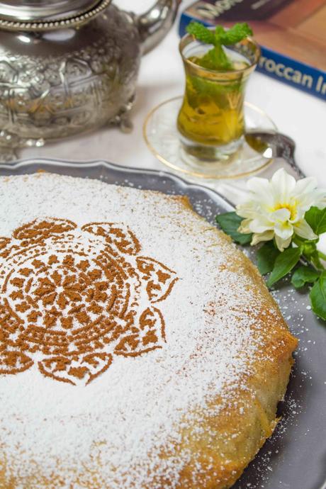 Pastela o bastila marroquí con pollo y almendras بسطيلة بالدجاج واللوز