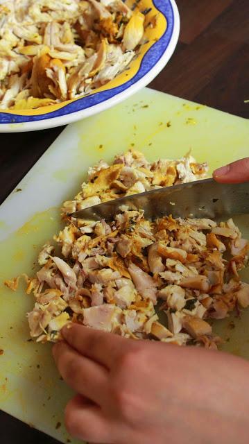 Pastela o bastila marroquí con pollo y almendras بسطيلة بالدجاج واللوز