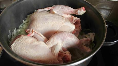 Pastela o bastila marroquí con pollo y almendras بسطيلة بالدجاج واللوز