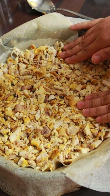 Pastela o bastila marroquí con pollo y almendras بسطيلة بالدجاج واللوز