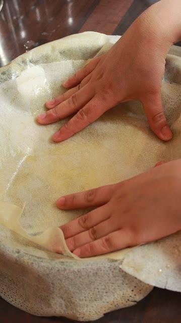 Pastela o bastila marroquí con pollo y almendras بسطيلة بالدجاج واللوز