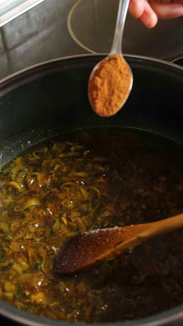 Pastela o bastila marroquí con pollo y almendras بسطيلة بالدجاج واللوز