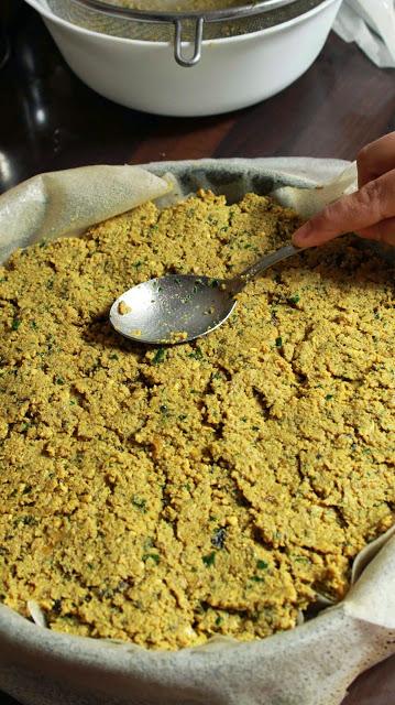 Pastela o bastila marroquí con pollo y almendras بسطيلة بالدجاج واللوز