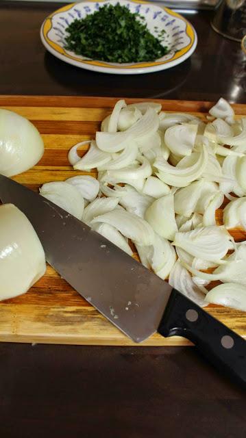 Pastela o bastila marroquí con pollo y almendras بسطيلة بالدجاج واللوز