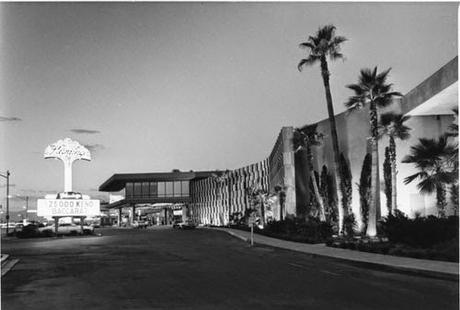  El 26 de diciembre de 1946, The Pink Flamingo Hotel & Casino abrió sus puertas al público de Las Vegas.