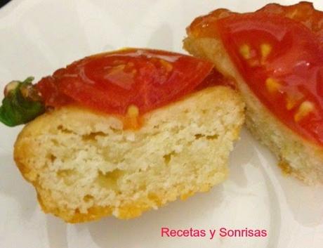 GALLETITAS DE QUESO PARMESANO CON TOMATE Y ALBAHACA