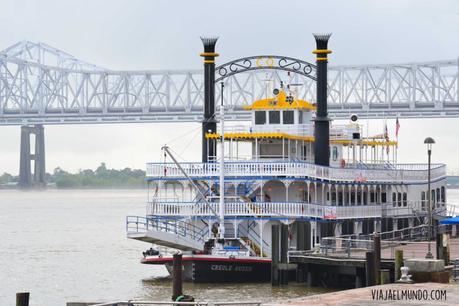 Barcos a vapor cruzan el Mississippi