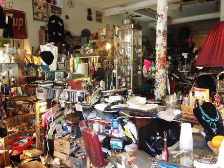 Entras a lugares extraños