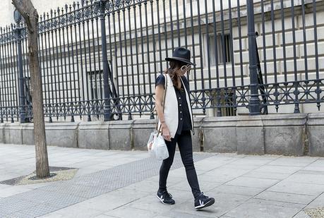 COLOR BLOCK VEST COLOR BLOCK VEST