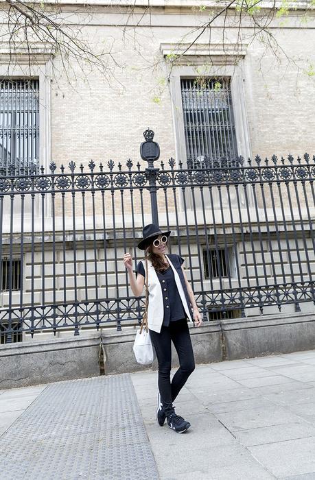 COLOR BLOCK VEST COLOR BLOCK VEST