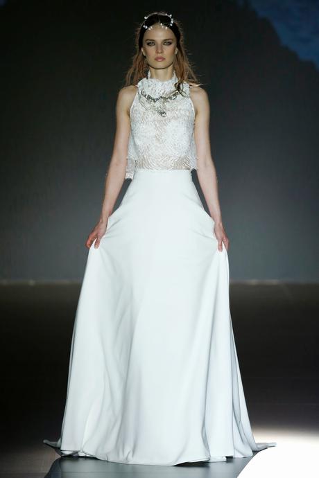 Los cuentos de princesas inspiran la colección de vestidos de novia de Jesús Peiró 2016 en la Barcelona Bridal Week