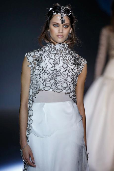 Los cuentos de princesas inspiran la colección de vestidos de novia de Jesús Peiró 2016 en la Barcelona Bridal Week