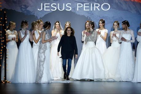Los cuentos de princesas inspiran la colección de vestidos de novia de Jesús Peiró 2016 en la Barcelona Bridal Week