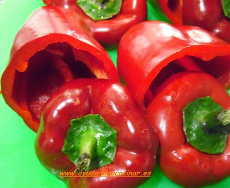 Pimientos Rojos Rellenos de Habas Frescas