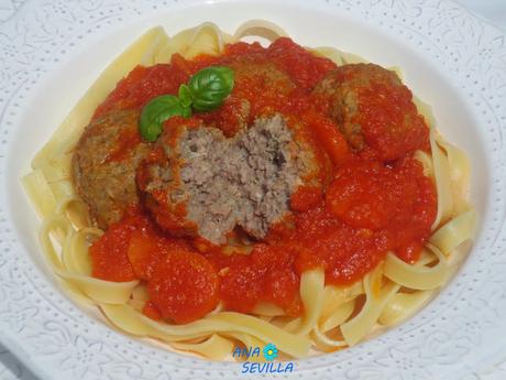 Albóndigas en salsa de tomate