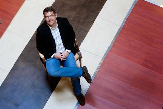 RESEÑA y ENTREVISTA: “L'ALTRE COSTAT DEL MIRALL” de Iñaki Rubio