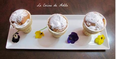 Conos de bizcochos, rellenos con frutas escarchadas