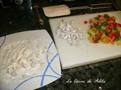 Conos de bizcochos, rellenos con frutas escarchadas