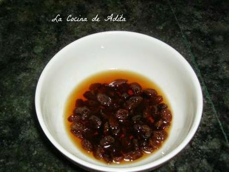 Conos de bizcochos, rellenos con frutas escarchadas