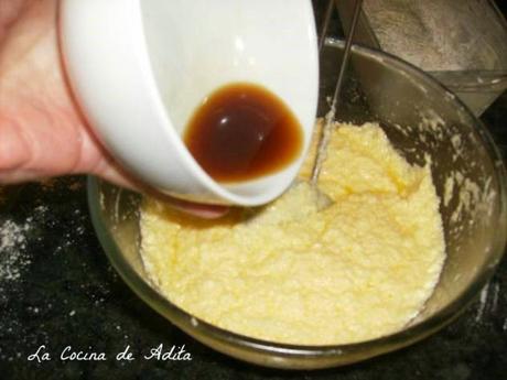 Conos de bizcochos, rellenos con frutas escarchadas