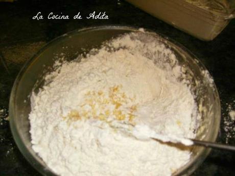 Conos de bizcochos, rellenos con frutas escarchadas