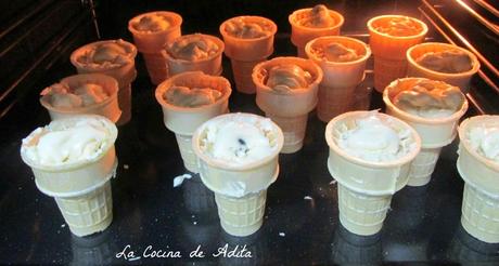 Conos de bizcochos, rellenos con frutas escarchadas