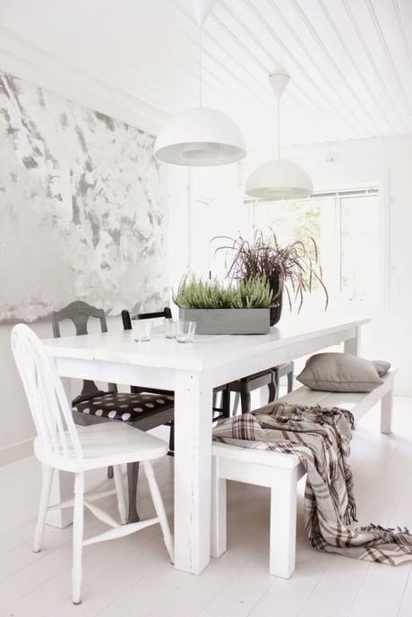 Bancos para las mesas de comedor combinados con sillas. ¡Decoidea a tener muy en cuenta!