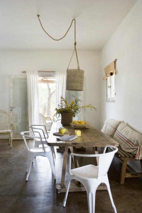 Bancos para las mesas de comedor combinados con sillas. ¡Decoidea a tener muy en cuenta!