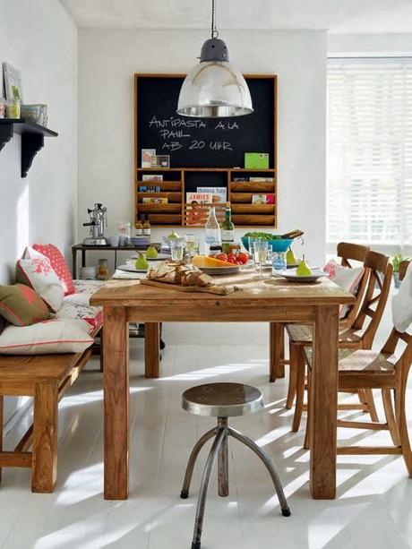 Bancos para las mesas de comedor combinados con sillas. ¡Decoidea a tener muy en cuenta!