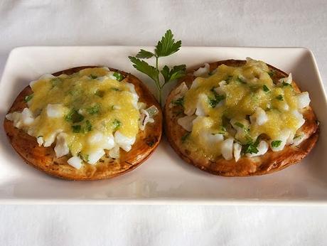 Sepia con gratinado de alioli sobre oblea al estragón