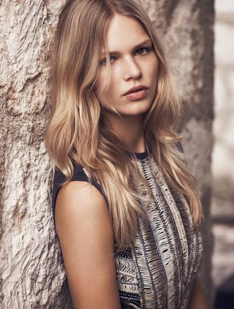 Anna Ewers protagonista del nuevo catálogo de verano de Mango