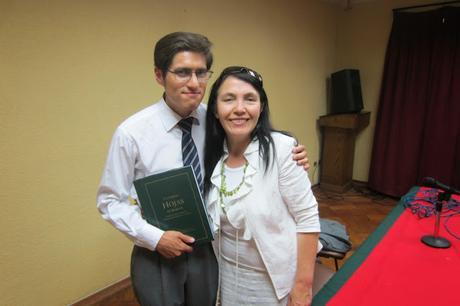 Gonzalo A. Luengo O. presenta libro de la Familia Hojas, de Burgos, en la ciudad de Chillán