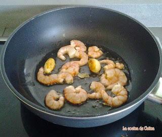 Tallarines con gambas y almejas