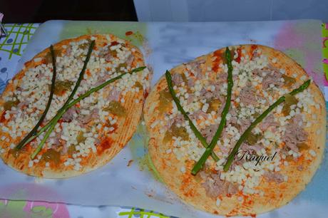 Pizza de Atún con Cebolla Caramelizada con Toque de Ajo y Perejil