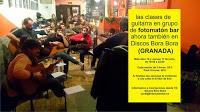 El Fotomatón Bar exporta sus clases de guitarra a Granada