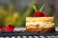 Pastel de queso con mermelada de pétalos de rosa