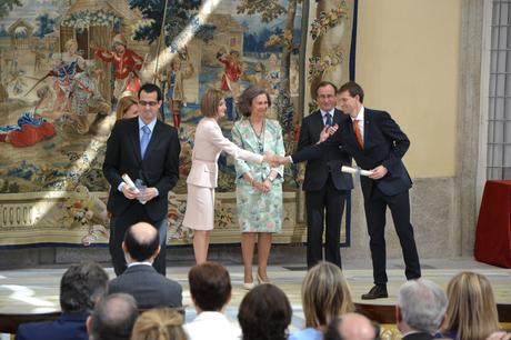 Eduardo Jáuregui Saluda a Doña Letizia. Premios Reina Sofía